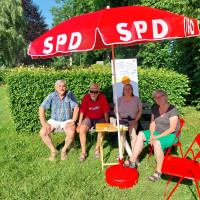 Rotes Ratschbankerl am Bergfriedhof